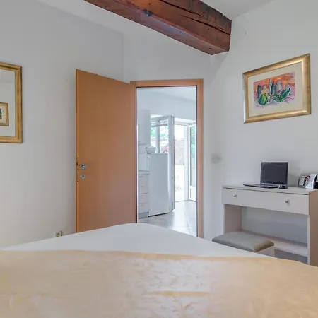 Apartment Obala Bol