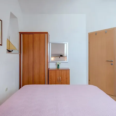 Apartment Obala Bol