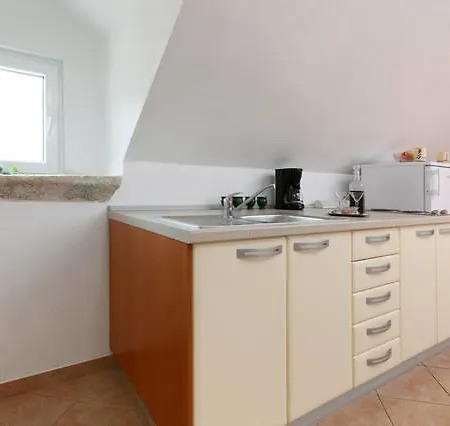 Apartment Obala Bol